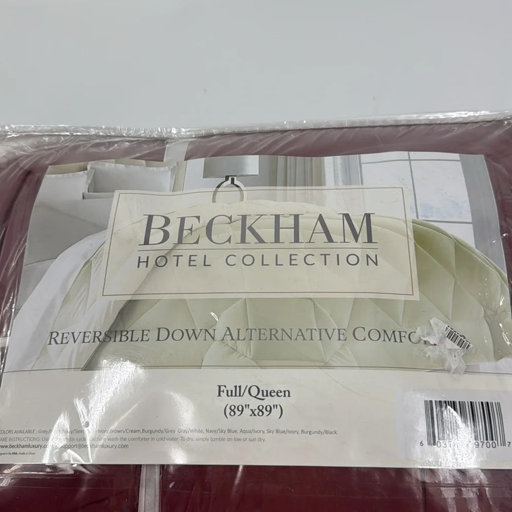BECKHAM Hotel Collection Reversible Down Alternative Burgundy Comforter Full NEW